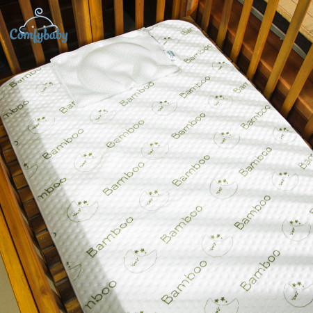 Tấm lót chống thấm thay tã cho bé 4 lớp vải sợi tre Bamboo Comfybaby, kích thước 50*70cm CF1120-PAD1-S