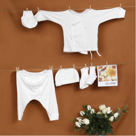 Set quần áo sơ sinh 5 món Comfybaby CF1020-SET5 chất modal làm từ sợi cây sồi siêu mềm và thoáng khí kháng khuẩn màu trắng